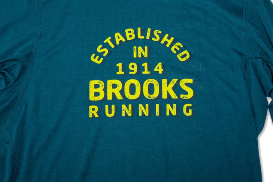 Brooks Distance Graphic Long Sleeve Electric-White