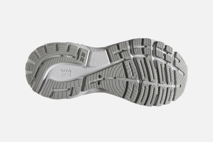 Brooks W Pixel-Tomato-Navy-Nightlife  Ghost 13