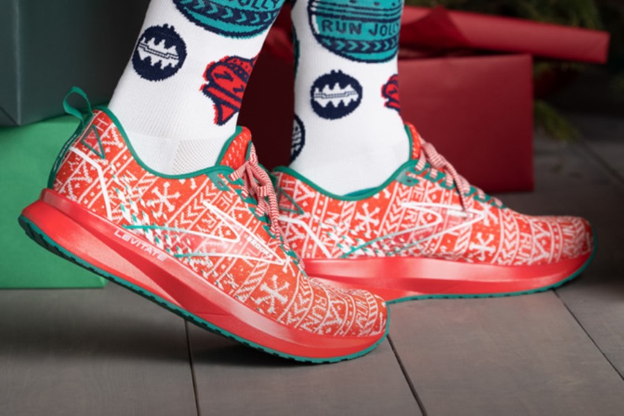 Levitate 5 Run Merry Red-White-Green Brooks