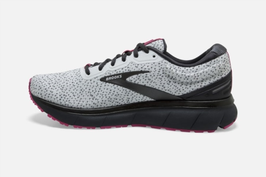 Trace Ebony-White-Pink Brooks