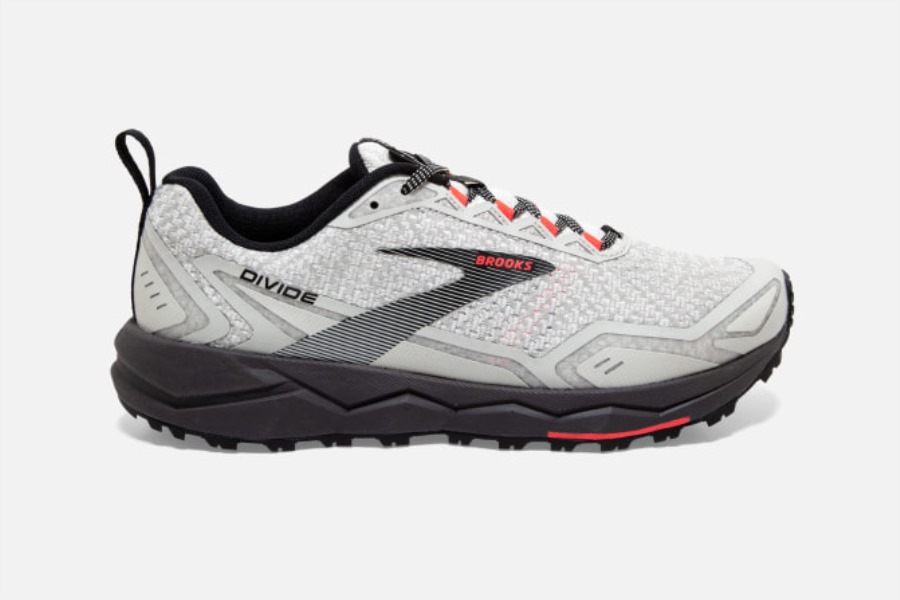 Divide White-Grey-Fiery Coral Brooks